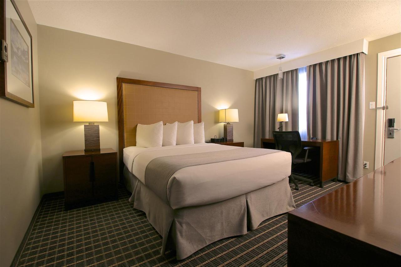 Hotel Clarion Pointe Medicine Hat Esterno foto