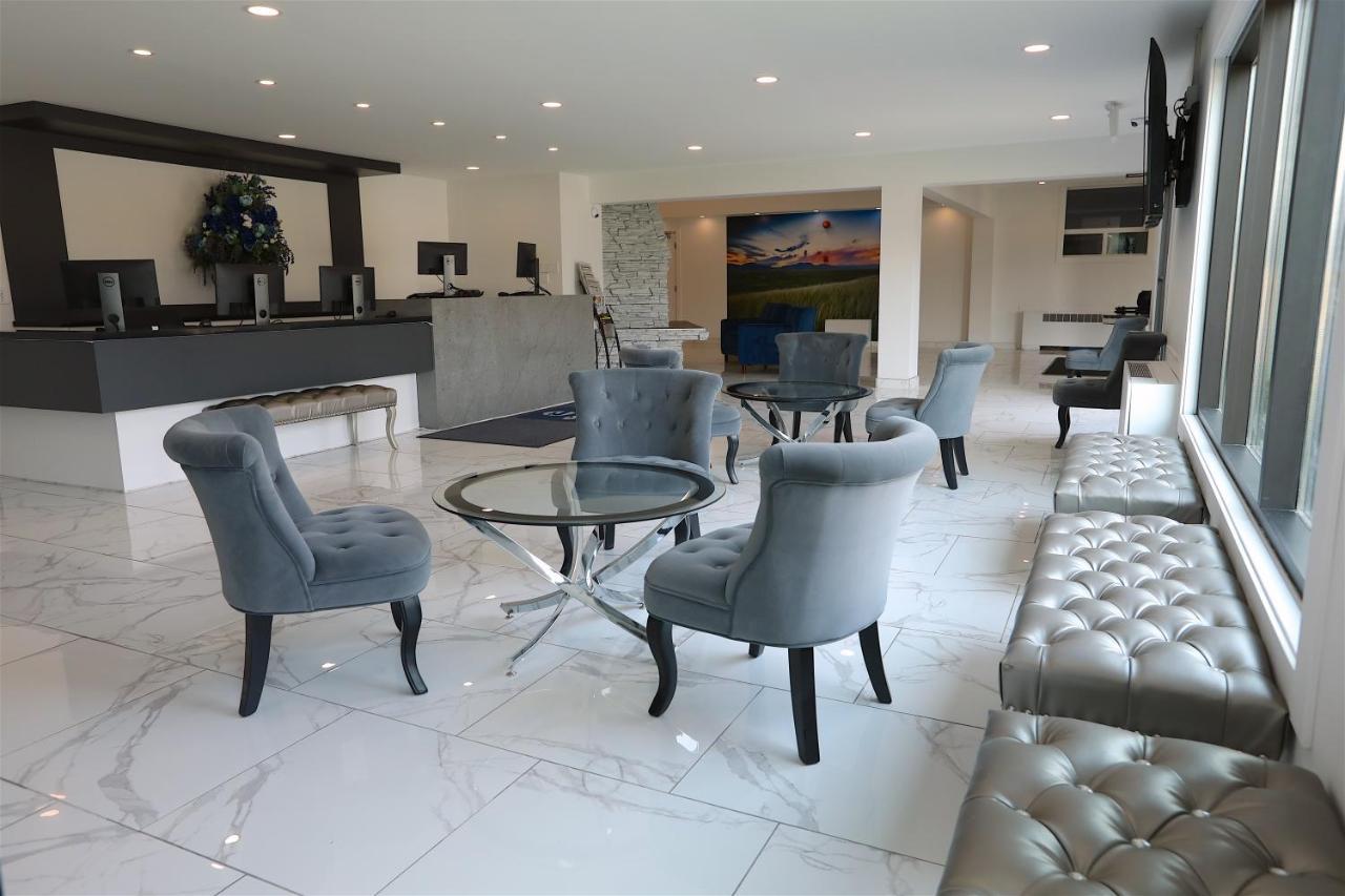 Hotel Clarion Pointe Medicine Hat Esterno foto