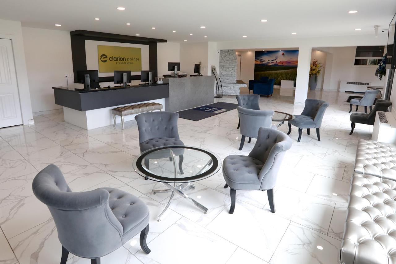 Hotel Clarion Pointe Medicine Hat Esterno foto