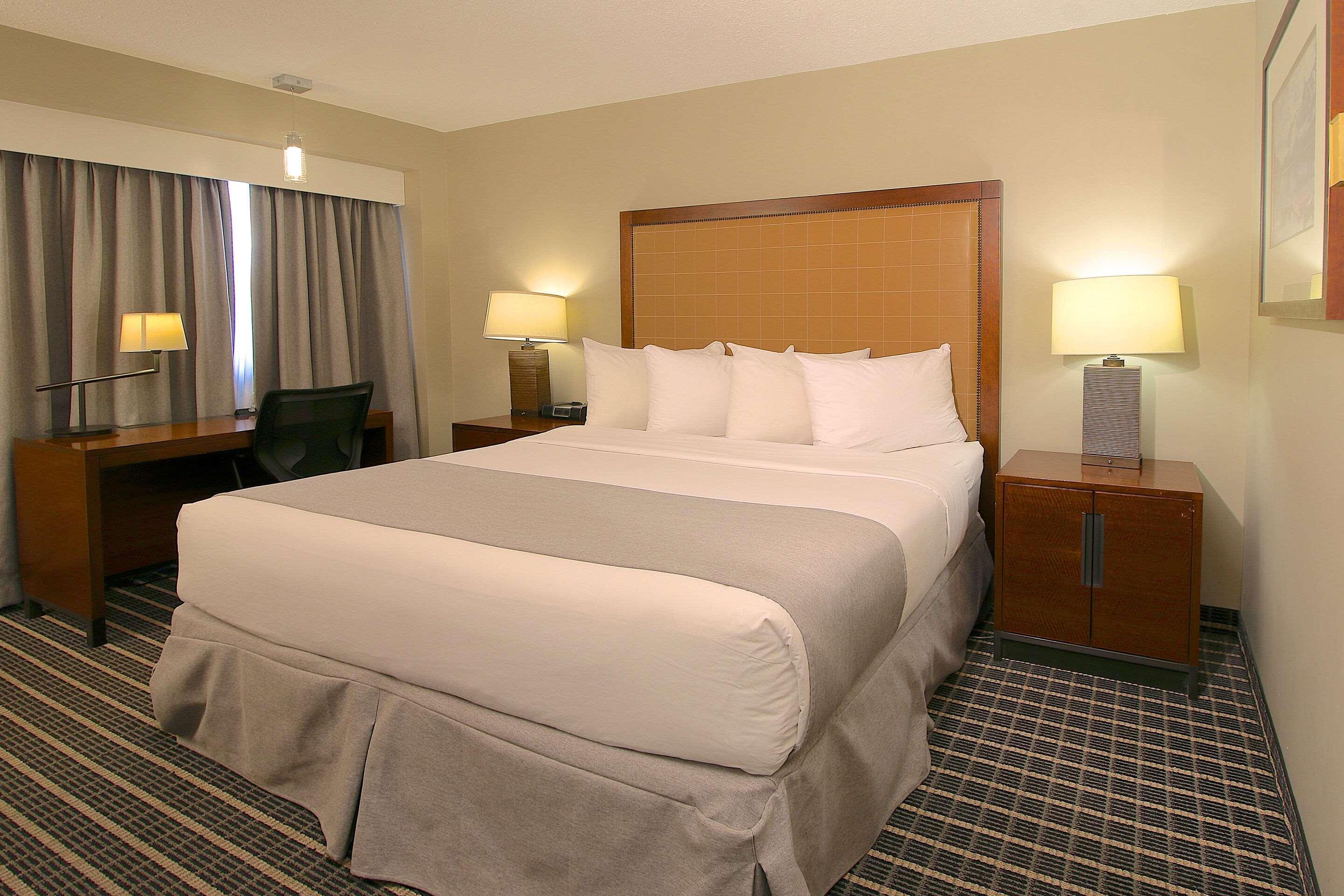 Hotel Clarion Pointe Medicine Hat Esterno foto
