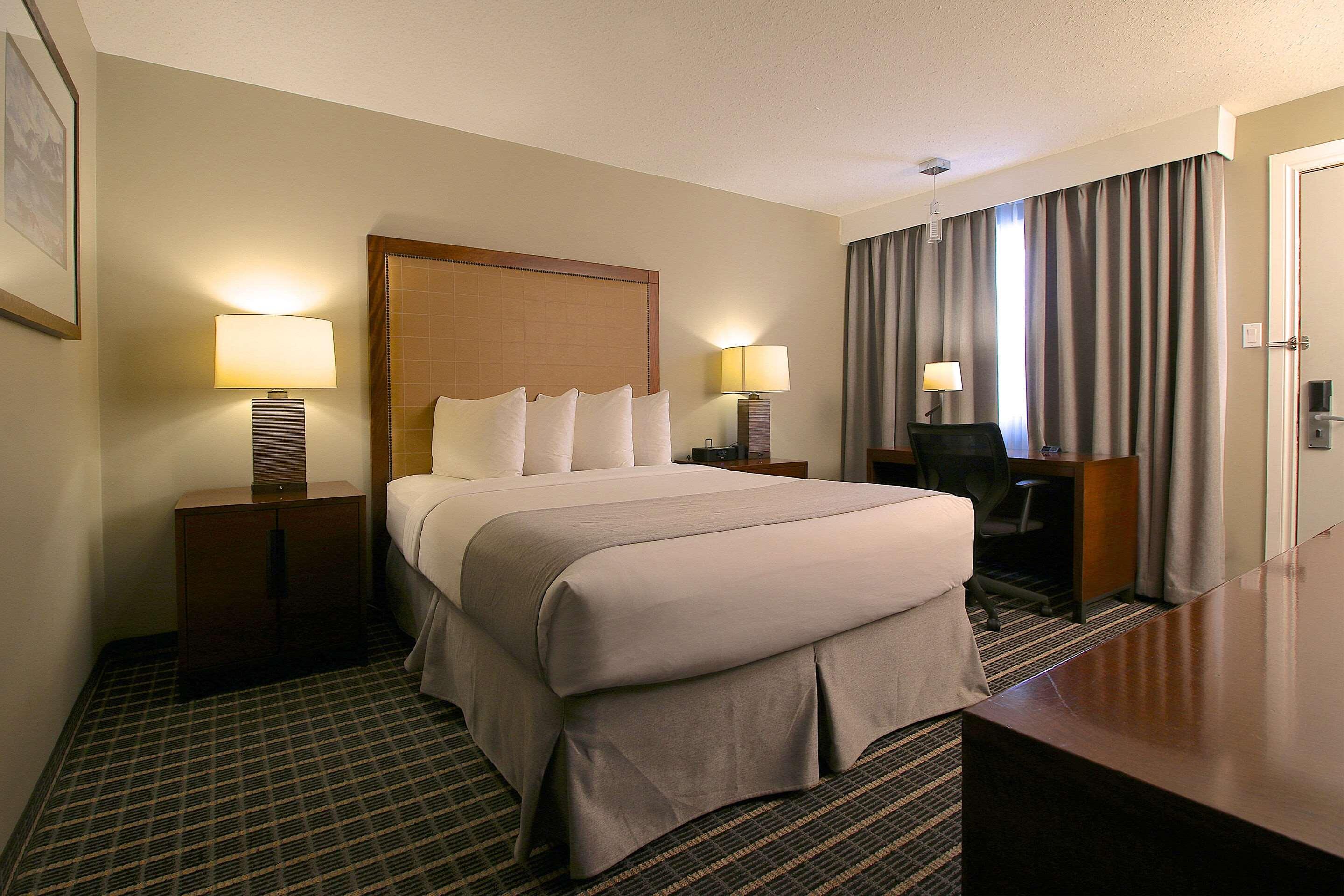 Hotel Clarion Pointe Medicine Hat Esterno foto