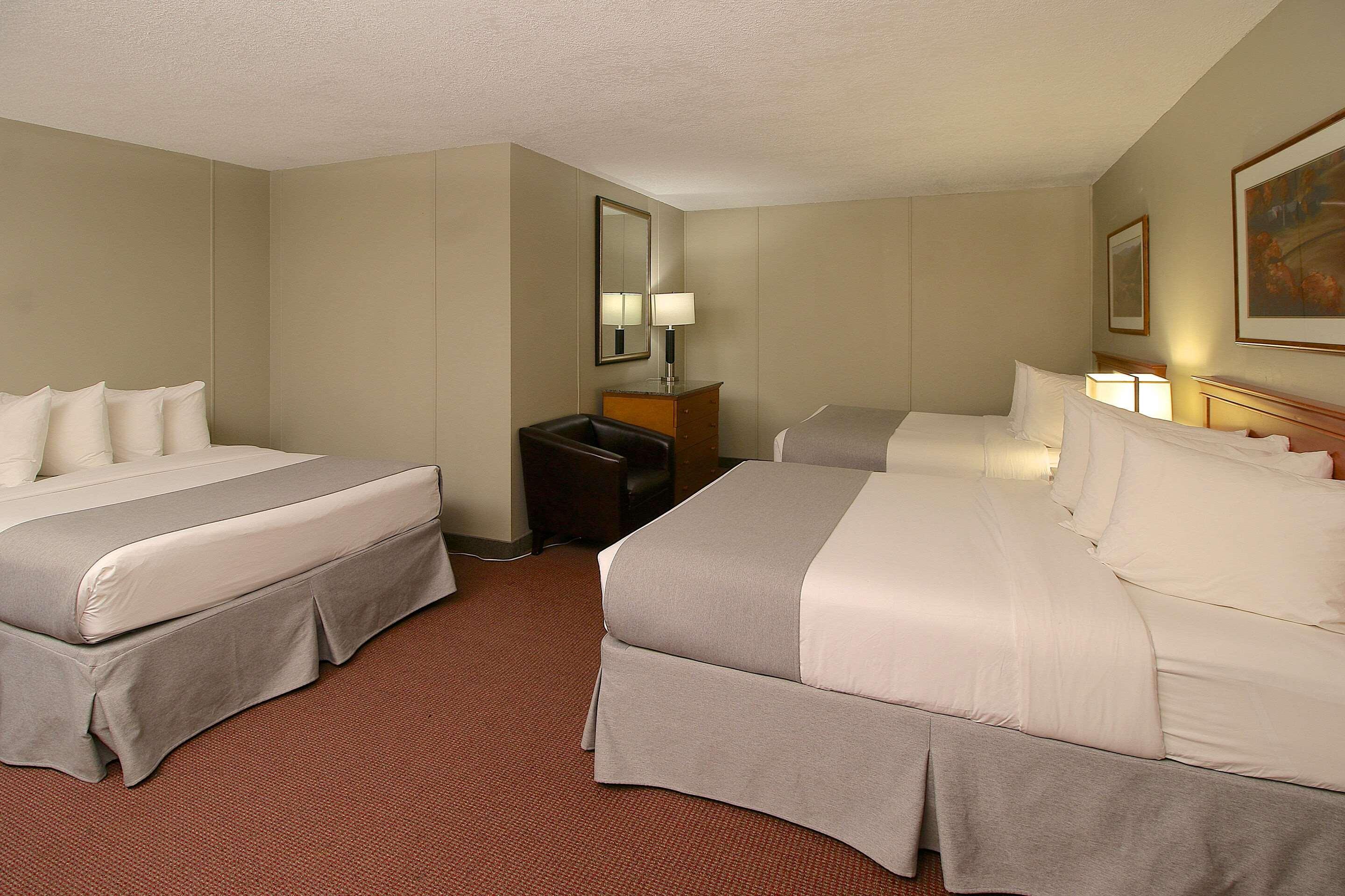 Hotel Clarion Pointe Medicine Hat Esterno foto