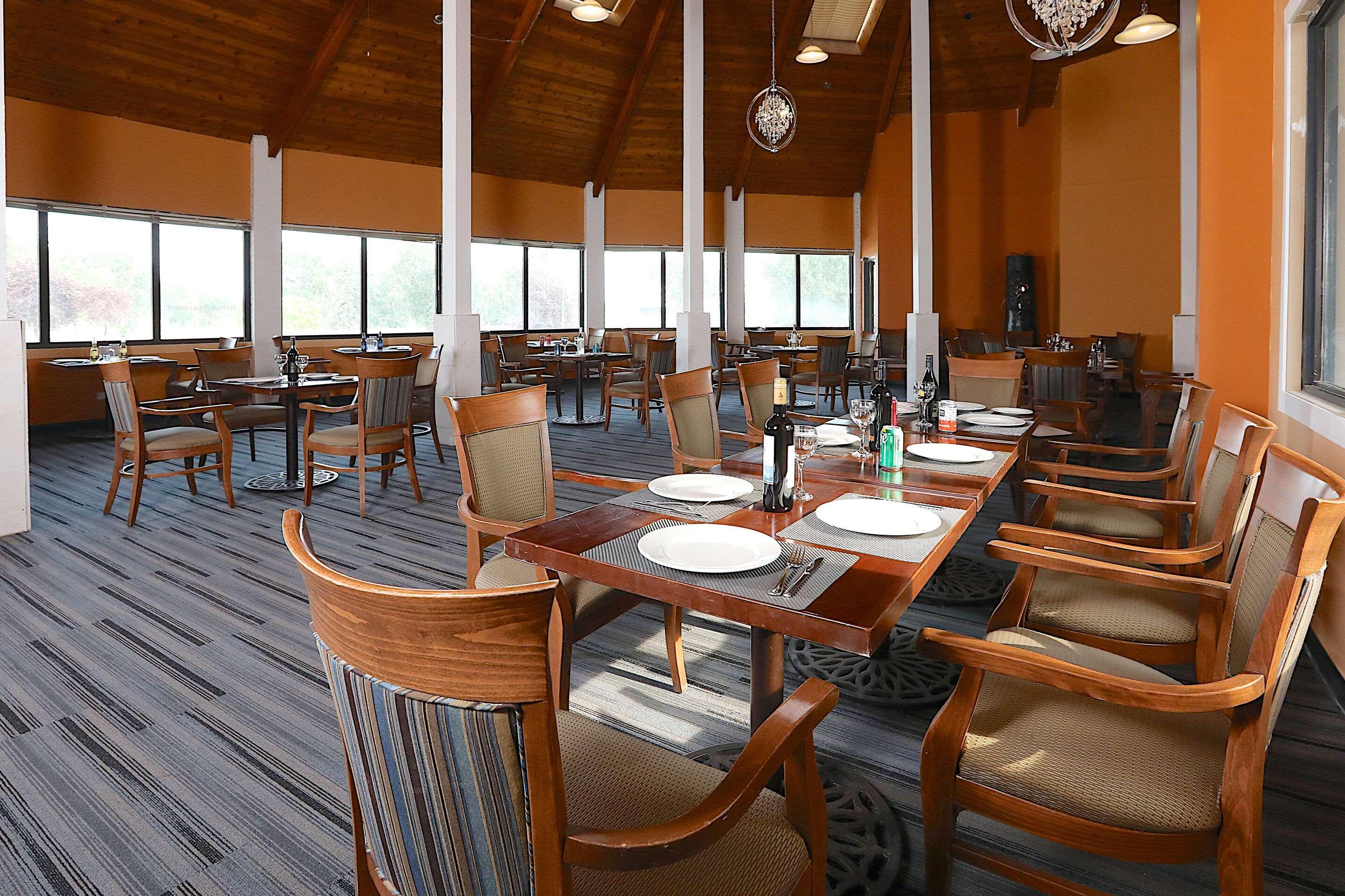 Hotel Clarion Pointe Medicine Hat Esterno foto