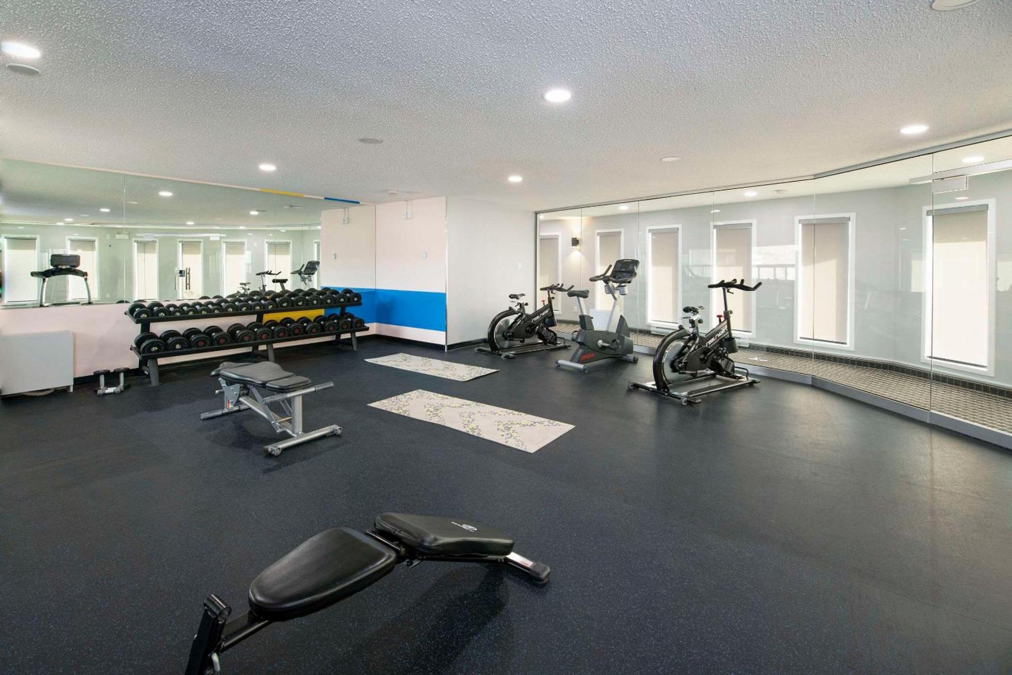 Hotel Clarion Pointe Medicine Hat Esterno foto