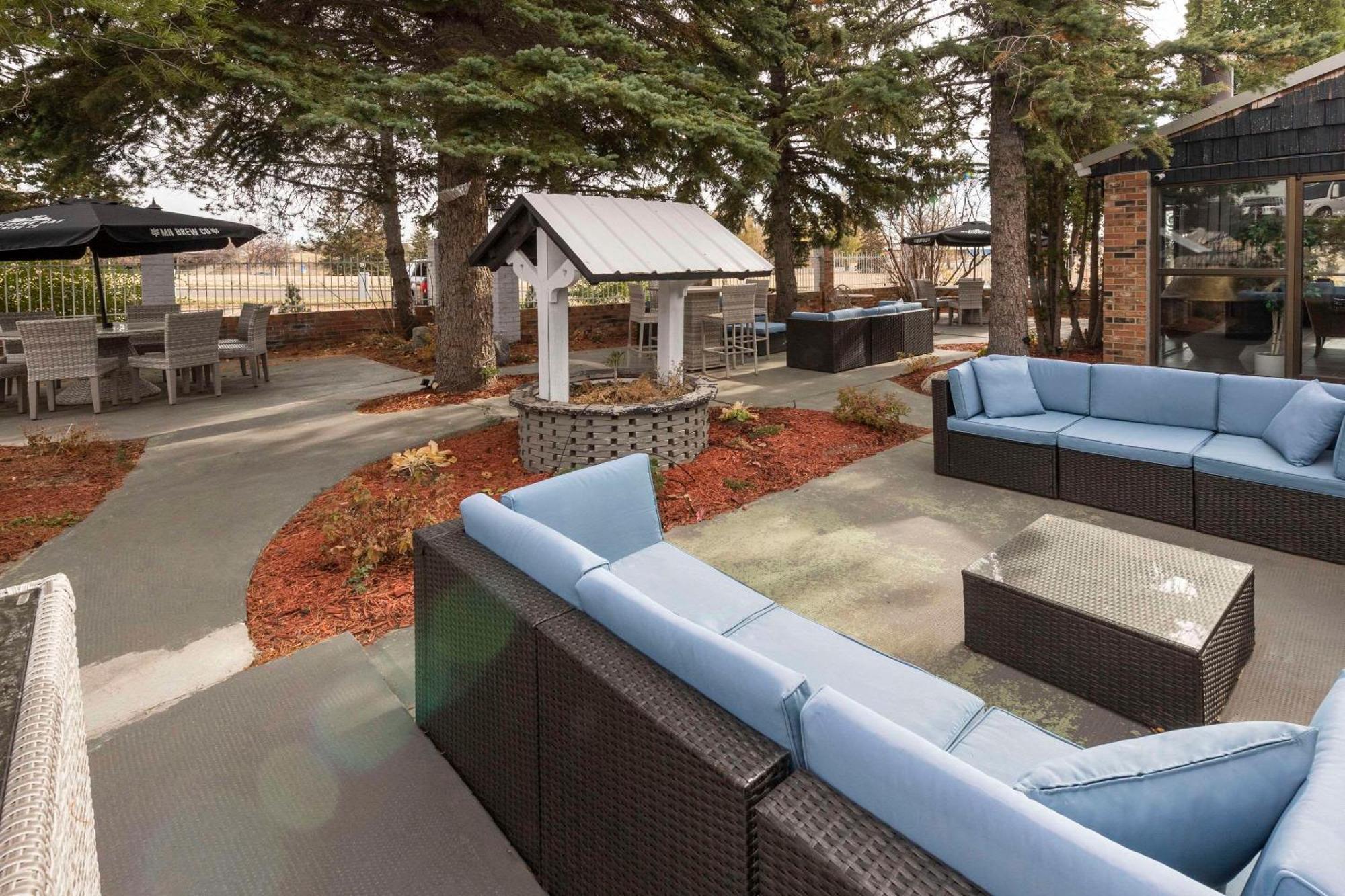 Hotel Clarion Pointe Medicine Hat Esterno foto