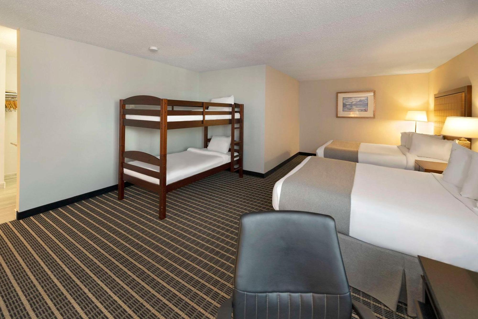 Hotel Clarion Pointe Medicine Hat Esterno foto