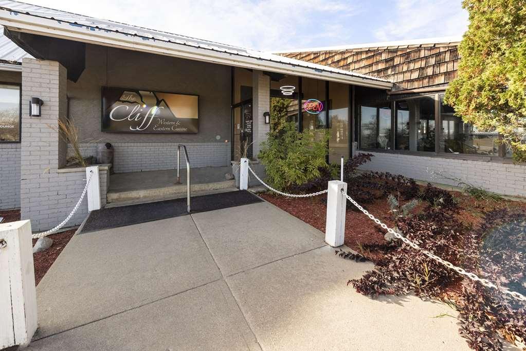 Hotel Clarion Pointe Medicine Hat Esterno foto