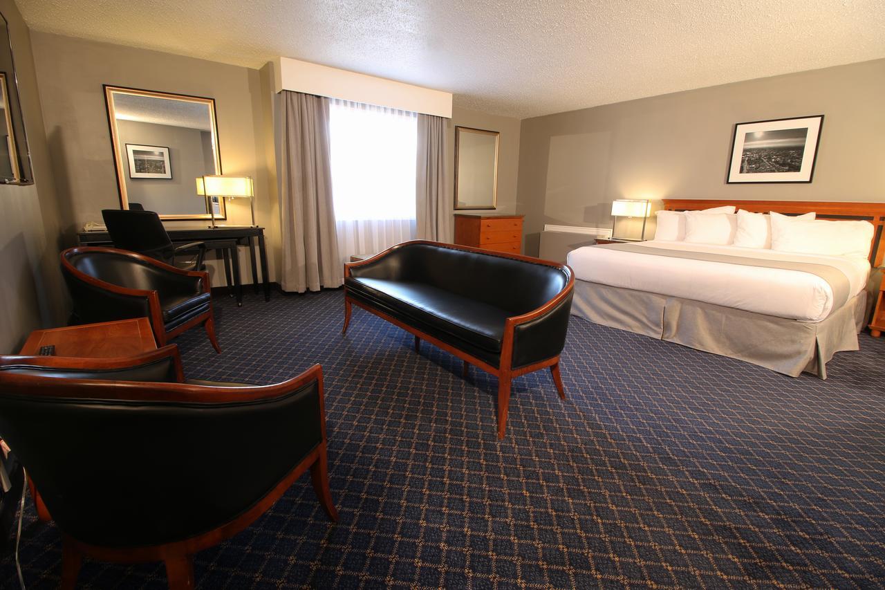 Hotel Clarion Pointe Medicine Hat Esterno foto